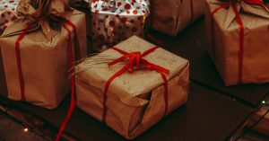 découvrez notre sélection de cadeaux traditionnels qui allient authenticité et charme. parfaits pour toutes les occasions, ces présents uniques raviront vos proches grâce à leur histoire et leur savoir-faire artisanal.