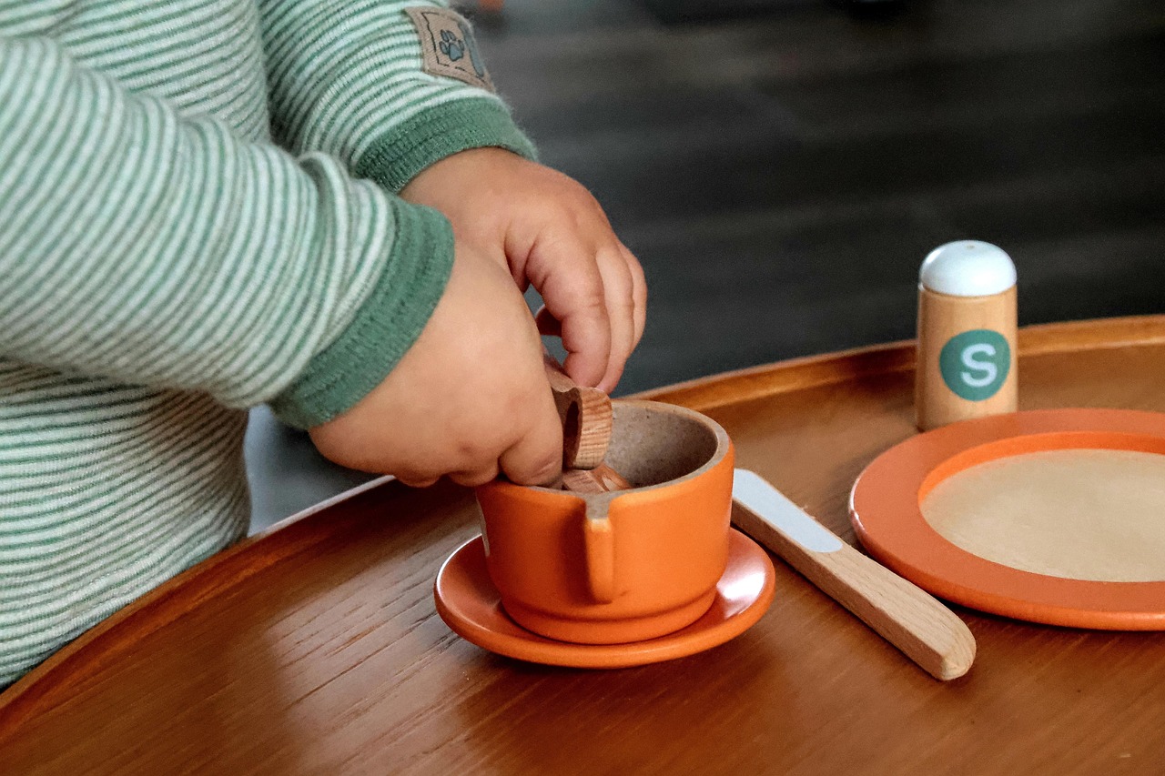 découvrez le premier jouet parfait pour bébé, conçu pour stimuler ses sens et encourager son développement dès les premiers mois.