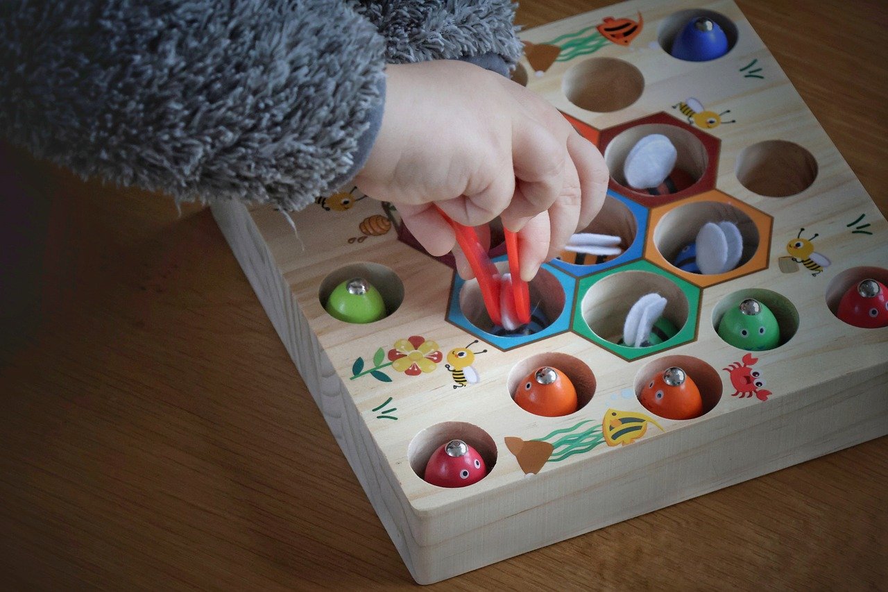 découvrez notre gamme de jouets en bois, conçus pour stimuler l'imagination des enfants tout en étant écologiques et durables. offrez à vos petits des moments de jeu inoubliables avec des jouets de qualité qui allient plaisir et apprentissage.
