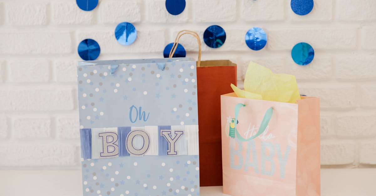 découvrez des cadeaux uniques pour les nouveau-nés qui émerveilleront les parents et apporteront joie et douceur à l'arrivée de bébé. trouvez l'inspiration parmi notre sélection de peluches, vêtements et accessoires adorables.