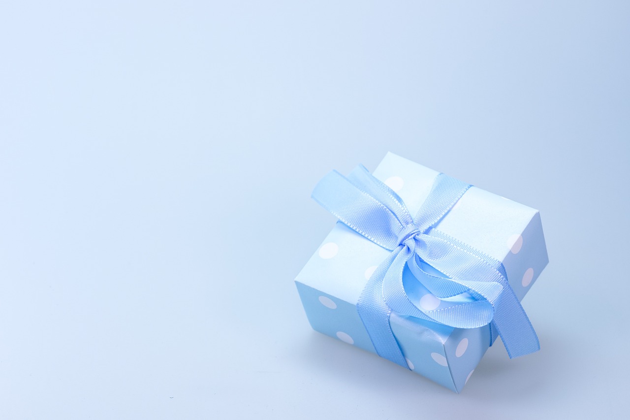 découvrez des cadeaux faits main uniques et personnalisés qui ajoutent une touche spéciale à chaque occasion. offrez ou offrez-vous des créations artisanales qui témoignent de soin et d'originalité.