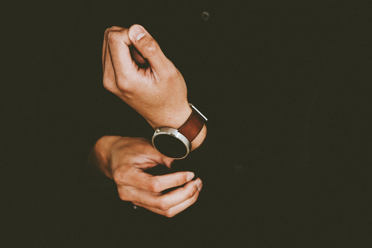 découvrez notre collection d'accessoires de mode pour la maternité qui allie confort et style. des écharpes élégantes aux bijoux tendance, trouvez les pièces parfaites pour sublimer votre look pendant cette période spéciale. affichez votre beauté et votre personnalité avec nos accessoires pensés pour toutes les futures mamans.