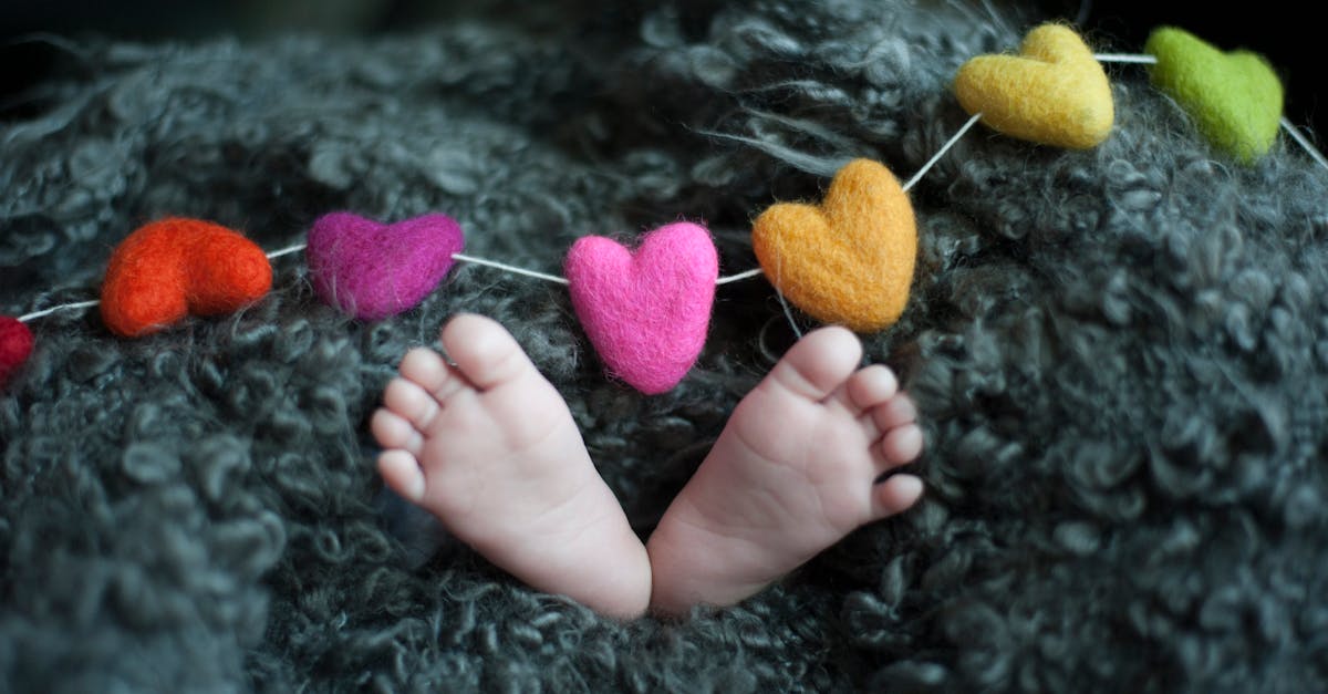 découvrez notre sélection de cadeaux pour bébés, alliant douceur et praticité. trouvez le parfait présent pour célébrer une naissance, avec des options originales et adorables qui raviront les nouveaux parents.