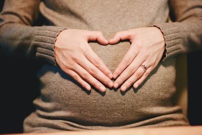 Cadeau femme enceinte : idées originales pour chouchouter la future maman